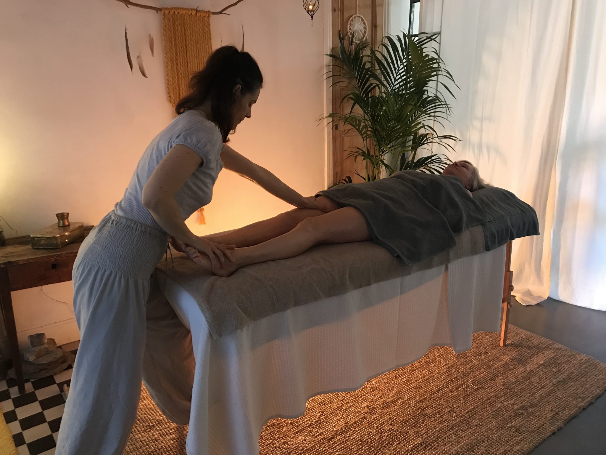 Massage du bas du corps lymphatique